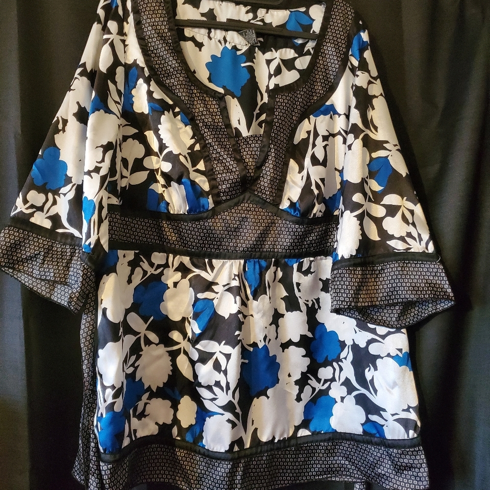 Lane Bryant white, black, and blue kimono style tunic size 18/20